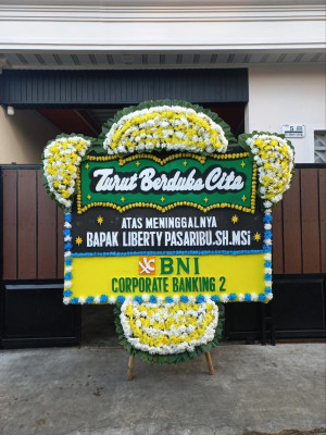 Papan Bunga Duka di Karanganyar Gunung
