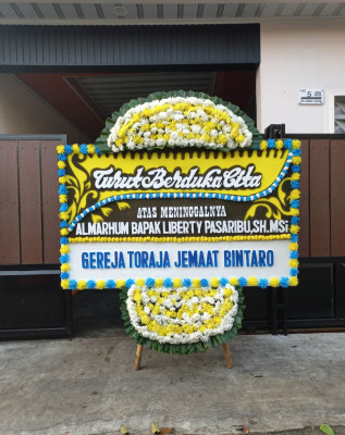 Papan Bunga Duka di Karanganyar Gunung