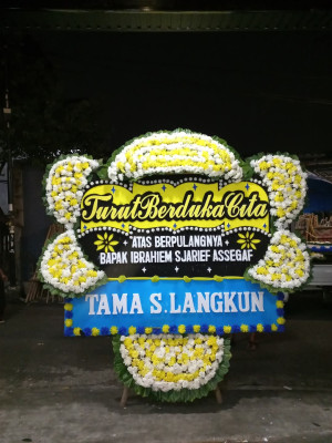 Papan Bunga Duka di Karanganyar Gunung
